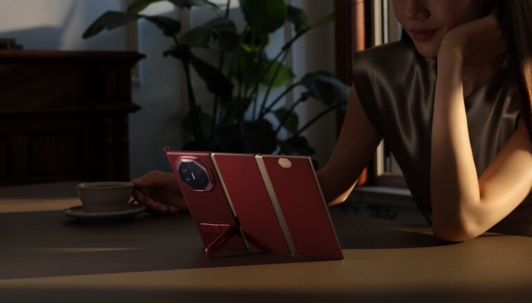 HUAWEI Mate XT, Smartphone Lipat Tiga Pertama yang Merevolusi Industri