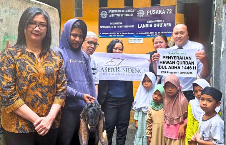 Turut Meriahkan Idul Adha Fraser Residence Jakarta Bagikan Hewan Kurban