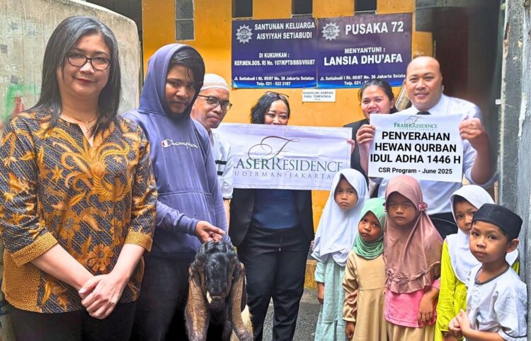 Turut Meriahkan Idul Adha Fraser Residence Jakarta Bagikan Hewan Kurban