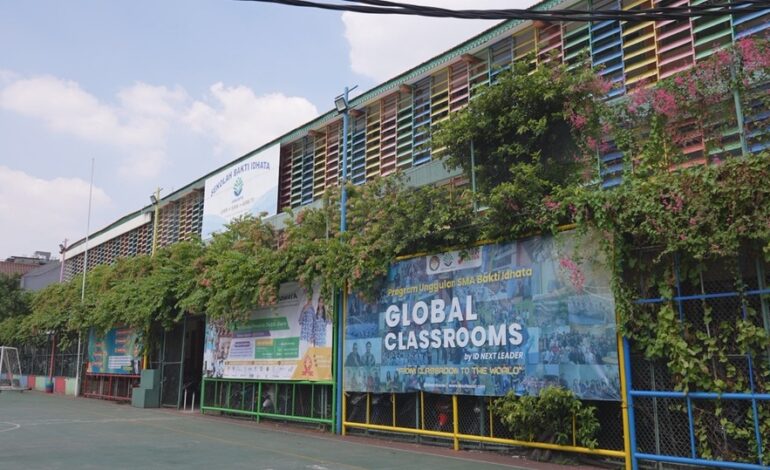 Perkuat Digitilalisasi SMK Bakti Idhata Menggandeng IndiBiz