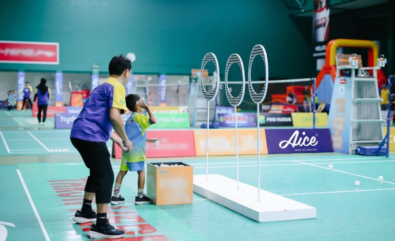 Dukung Regenerasi Bulutangkis, AICE Kembali Gelar Festival SenengMinton 2025