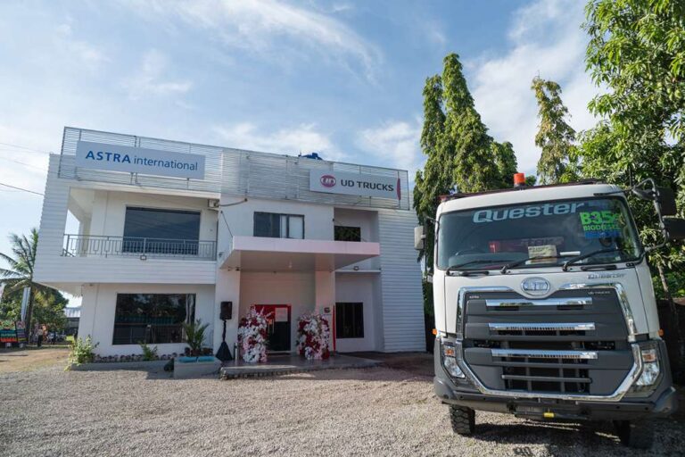 Komitmen 50 Tahun Perkuat Dukungan Transportasi, UD Truck Resmikan Fasilitas Baru di Makassar