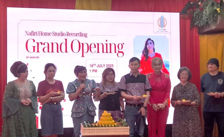 Berawal Dari Hobi Nyanyi, Ibu Akim Oei Resmikan Home Studio di Bekasi