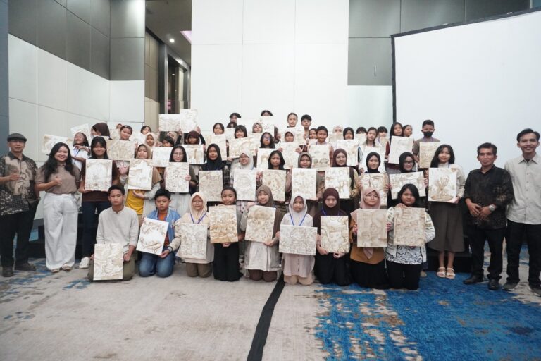 Dari Ampas Kopi Jadi Karya Seni: Anak-Anak Pamerkan Lukisan di Mercure Serpong Alam Sutera