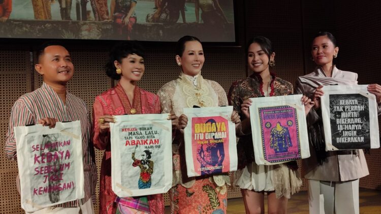 Peringati Hari Kebaya Nasional, Perempuan Indonesia Suarakan Kebaya sebagai Identitas Budaya melalui #KitaBerkebaya