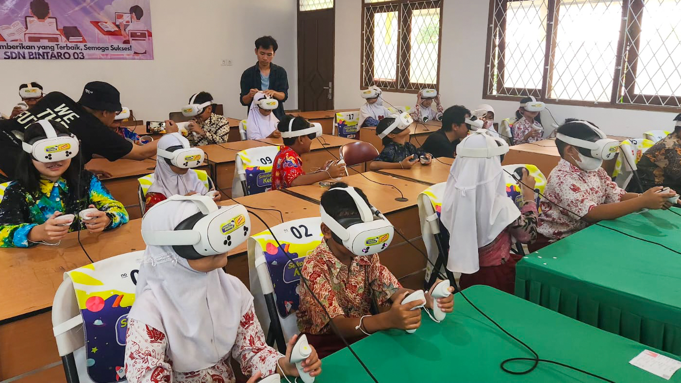 WIR Group & Mayora Champion Ajak Lebih dari 7.500 Siswa Belajar Tata Surya dengan Teknologi Virtual Reality