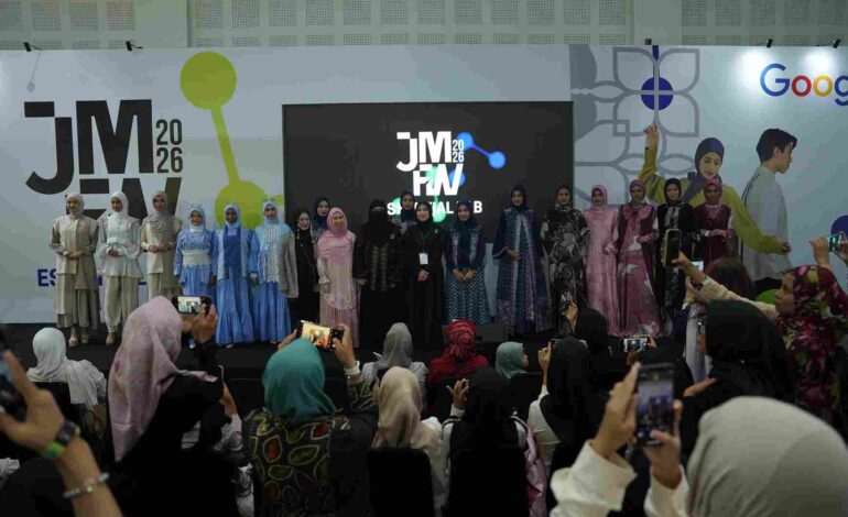 Trunkshow Eksklusif Hijabers Mom Community Tampilkan Karya 3 Desainer Modest Wear Harian