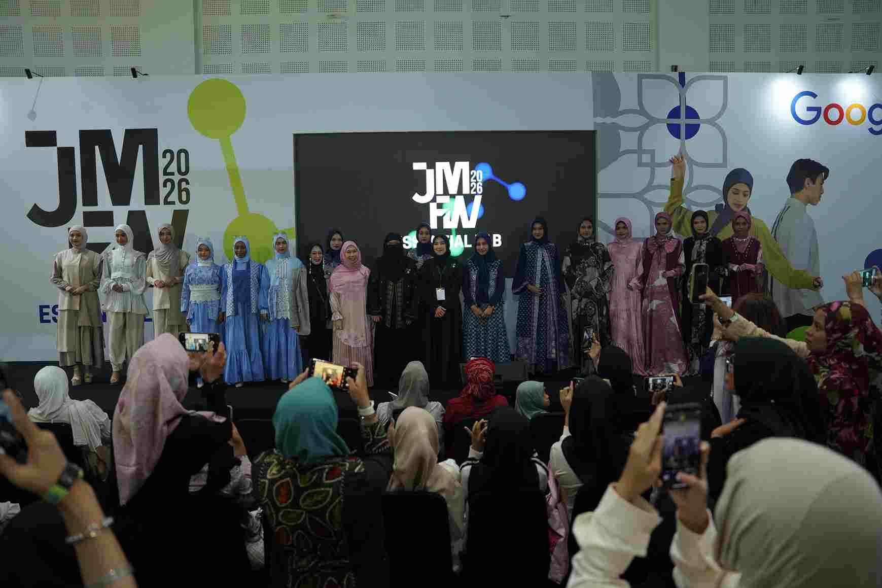 Trunkshow Eksklusif Hijabers Mom Community Tampilkan Karya 3 Desainer Modest Wear Harian