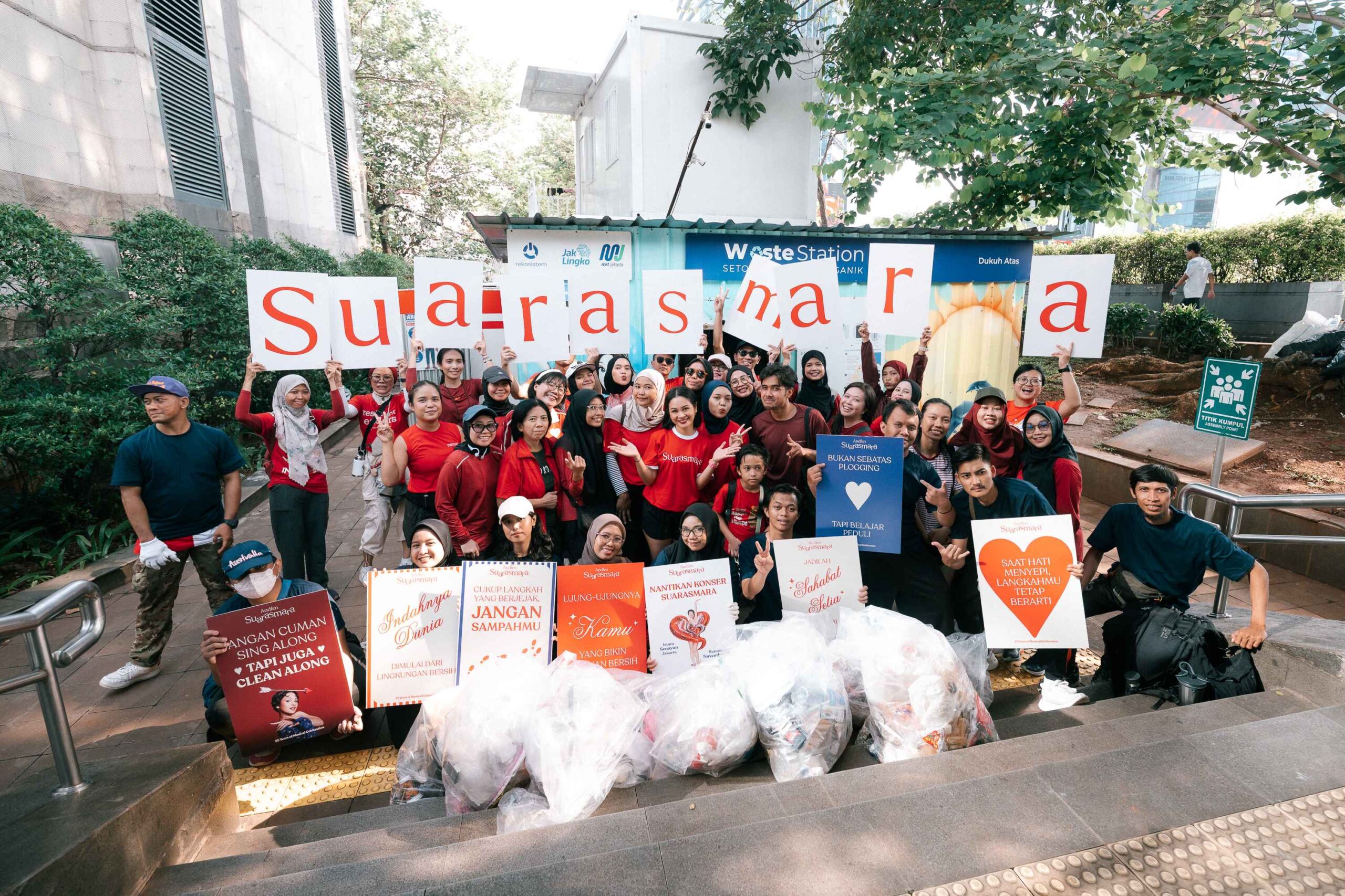 Road to Konser Suarasmara: Andien Ajak Publik Rawat Bumi Lewat Plogging