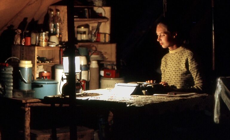 AWS Danai Jane Goodall Institute, Ubah Format Analog Enam Dekade Riset Primata Dalam Bentuk Arsip Digital