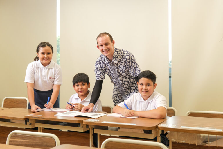 Modern Parenting: Kolaborasi Pendidikan Di Sekolah Dan Di Rumah Modern Parenting: Kolaborasi Pendidikan Di Sekolah Dan Di Rumah