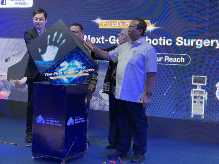 Peluncuran Layanan Bedah Robotik RS MMC