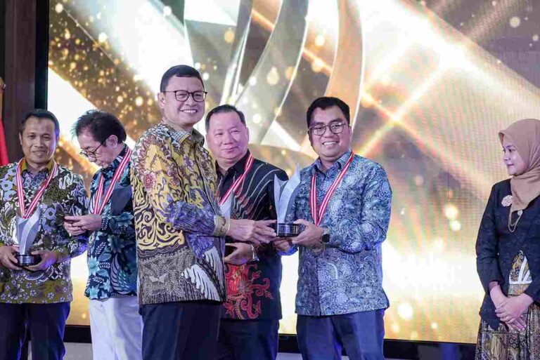 Nurhayati Subakat Raih Penghargaan BPOM Award 2026
