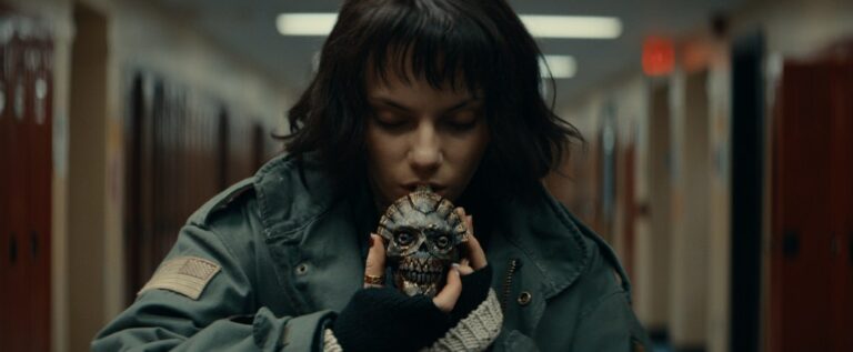 Dafne Keen, Whistle
