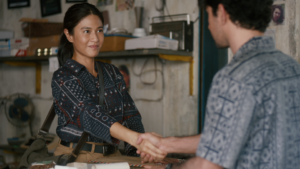 Salah satu adegan Kasih Kinanti di "Laut Bercerita"