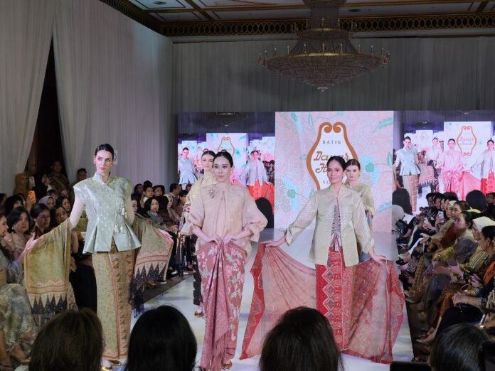Fashion Show Batik Ternama Danar Hadi