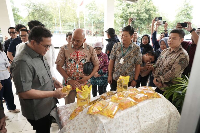 Kawal HBKN, Mendag Budi Santoso Pastikan Produksi Minyak Goreng di Sumsel Lancar