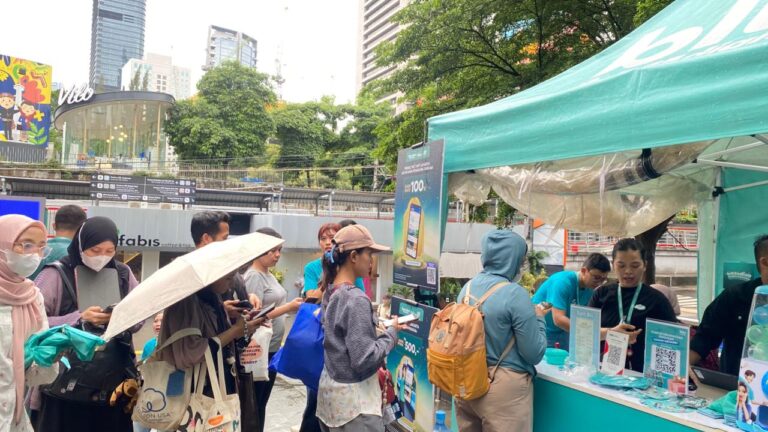 Tidak Hanya Berbagi Takjil, Blu by BCA Digital Lakukan Edukasi Financial Lewat #bluBuatBaik