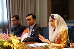 Wamendag RI Dyah Roro Esti Widya Putri dan Wamen MITI Malaysia Sim Tze Tzin di Pertemuan AEM 2026