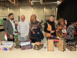 Paviliun KBRI Warsawa pamerkan ekspor sepatu UMKM Indonesia di POLSHOES 2026.