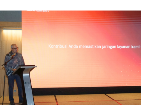Naeem Hassim, President Director PT Daimler Commercial Vehicles Indonesia, beri sambutan di seremoni DCVAT Bath ke-4 di Jakarta, Kamis (28/5).