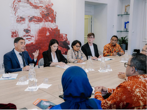Wakil Gubernur DKI Jakarta Rano Karno bertemu pejabat Kota Cannes untuk membahas kesinambungan ekonomi bagi pekerja kreatif lokal melalui industri event dan perfilman internasional.