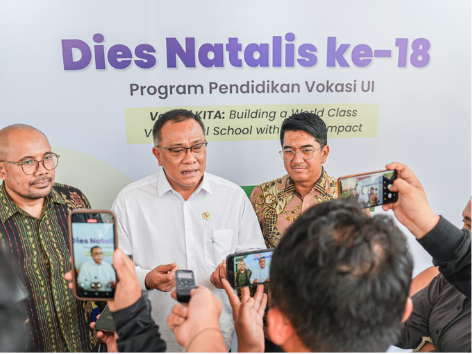 Menteri Lingkungan Hidup Moh Jumhur Hidayat menyampaikan green jobs Indonesia dan pendidikan vokasi berkelanjutan di Universitas Indonesia (18/5).