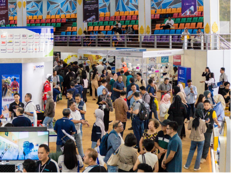 Suasana pameran IEE Series 2026 di Balikpapan yang menampilkan sektor pertambangan, energi, dan konstruksi dengan pembahasan sustainability dan efisiensi industri di Kalimantan Timur.