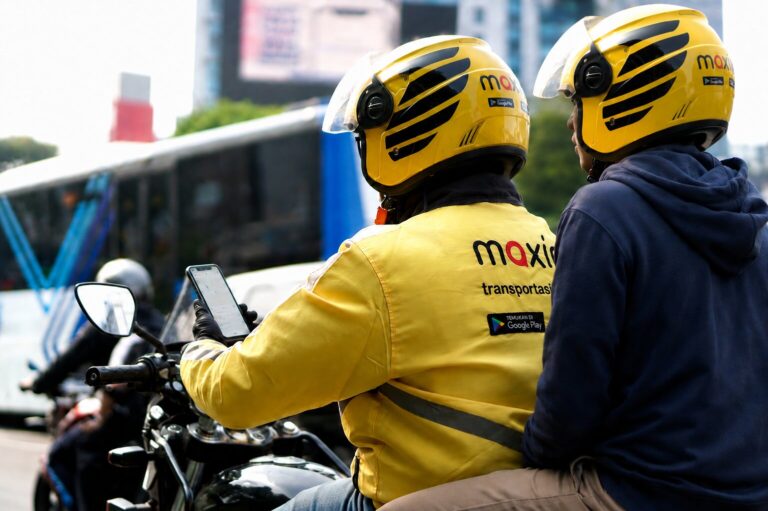 Delapan Tahun Layani Kebutuhan Transportasi Indonesia, Maxim Catatkan 100 Juta Pengunduh Aplikasi