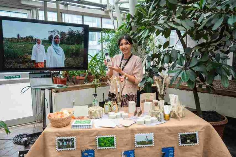Kuasai 80% Pasar Dunia, ParagonCorp Bawa Nilam Indonesia Ke Forum Global di London Kuasai 80% Pasar Dunia, ParagonCorp Bawa Nilam Indonesia Ke Forum Global di London