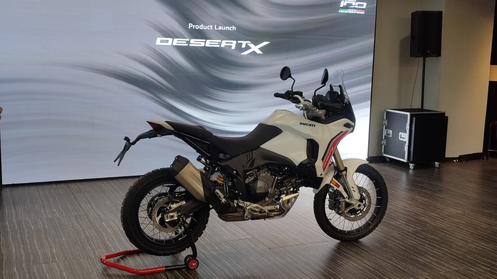 Motor Off Road Premium, Ducati DesertX V2 Resmi Mengaspal di Indonesia
