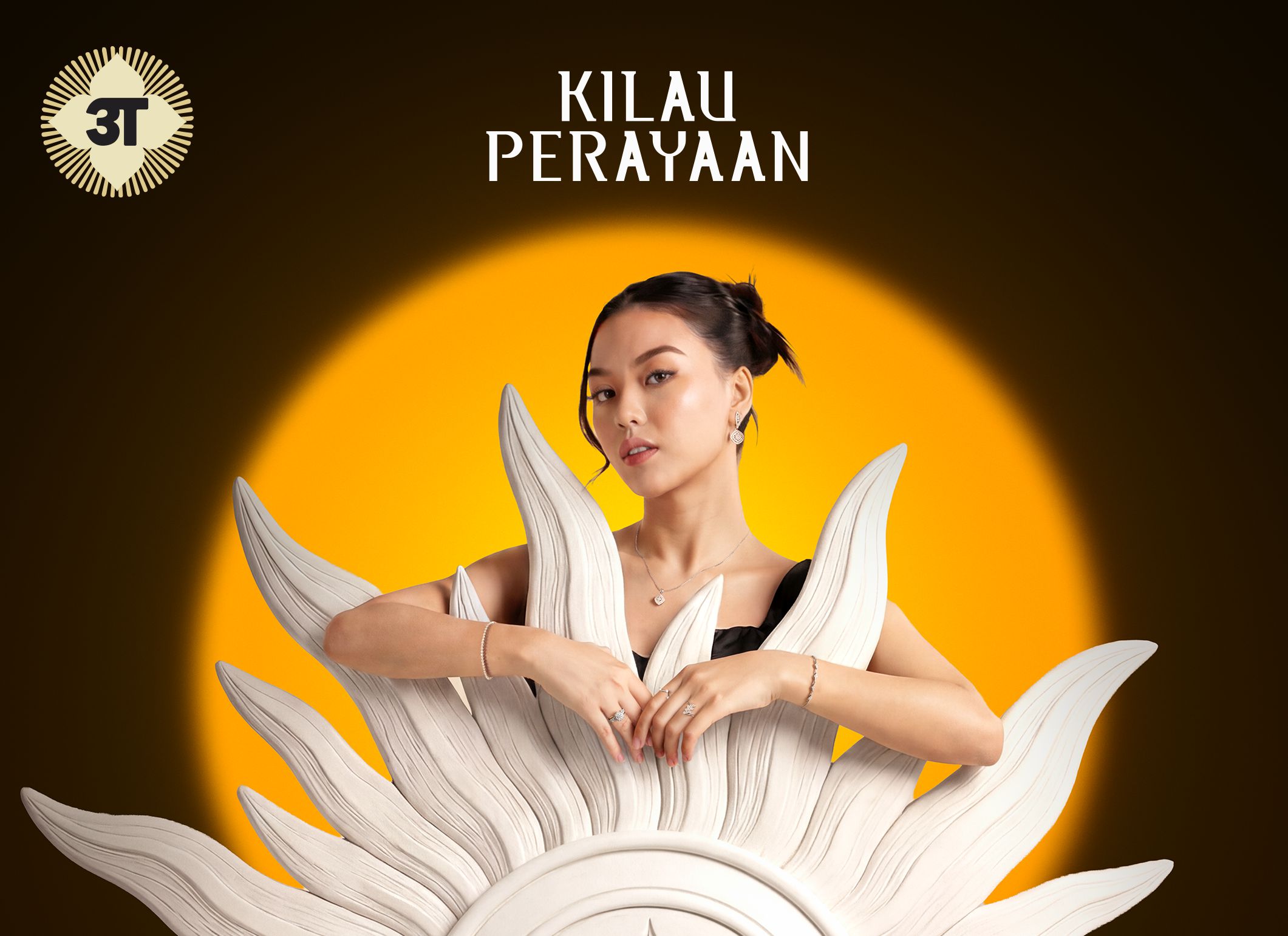 ‘Kilau Perayaan The Palace Jeweler’ 2026 Bertemakan “Cahaya Timur, Keindahan Nusantara” Saifulloh, Ketua RT 005/02 (kiri), dan Budi (kanan) warga Petukangan Utara perancang mesin produksi sapu lidi daur ulang botol plastik.