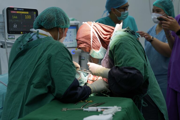 Bersama CLP Center, RS Premier Surabaya & Tim Medis, Wings Peduli Operasi Penyandang Kraniofasial Gratis