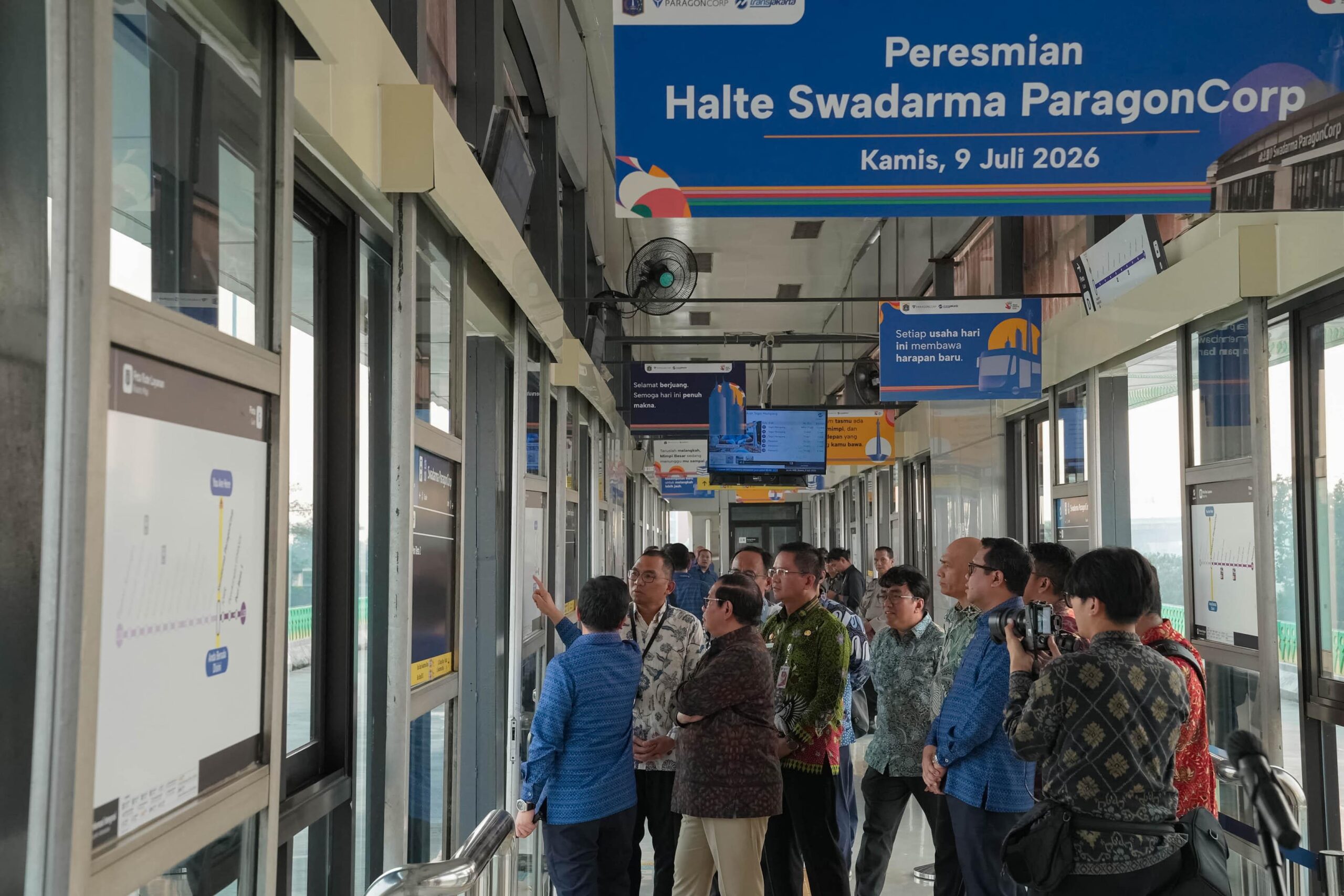 Paragon dan Transjakarta Perluas Kerjasama dari Naming Rights ke RPTRA Bhinneka "Halte Swadarma ParagonCorp dengan lift dan JPO baru di Pesanggrahan Jakarta Selatan.