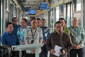 Gubernur Pramono Anung resmikan Halte Swadarma ParagonCorp bersama CEO Paragon Harman Subakat.