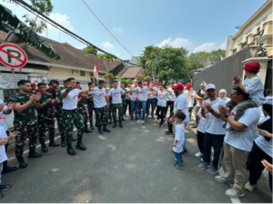 Kadet Palestina UNHAN lakukan atraksi tarian khas daerah.