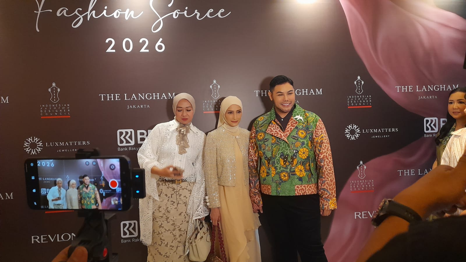 Lewat Wastra Ivan Gunawan Bawa Keindahan Pulau Madura Ke Panggung Glamor Busana
