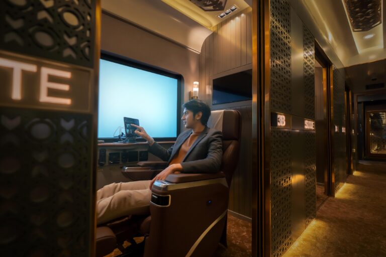 Interior Kereta Compartment Suite KAI dengan ruang perjalanan privat