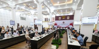 Jelang Implementasi Wajib Halal, Pemerintah Pastikan Ekonomi Pelaku Usaha Tetap Terjaga Rapat Tingkat Menteri bahas implementasi wajib halal Oktober 2026 di Kemenko PMK.