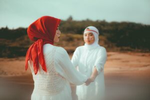 (Ilustrasi) Hijab lungsuran sesama hijabers.