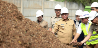 Cerita Penindakan Kasus Bakar dan Buang Sampah Sembarangan di Jakarta Gubernur Pramono Anung tegaskan sanksi warga buang sampah Jakarta usai tinjau Saringan Sampah TB Simatupang.