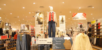 Toko Pertama UNIQLO Malang Bawa Ruang Ganti Disabilitas, Ini Rinciannya interior UNIQLO MOG Malang 1